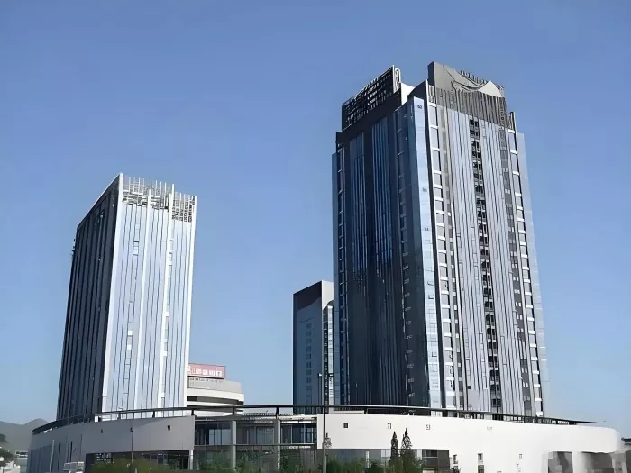 Высокі будынак з мацаваннем сталёвага каркаса
